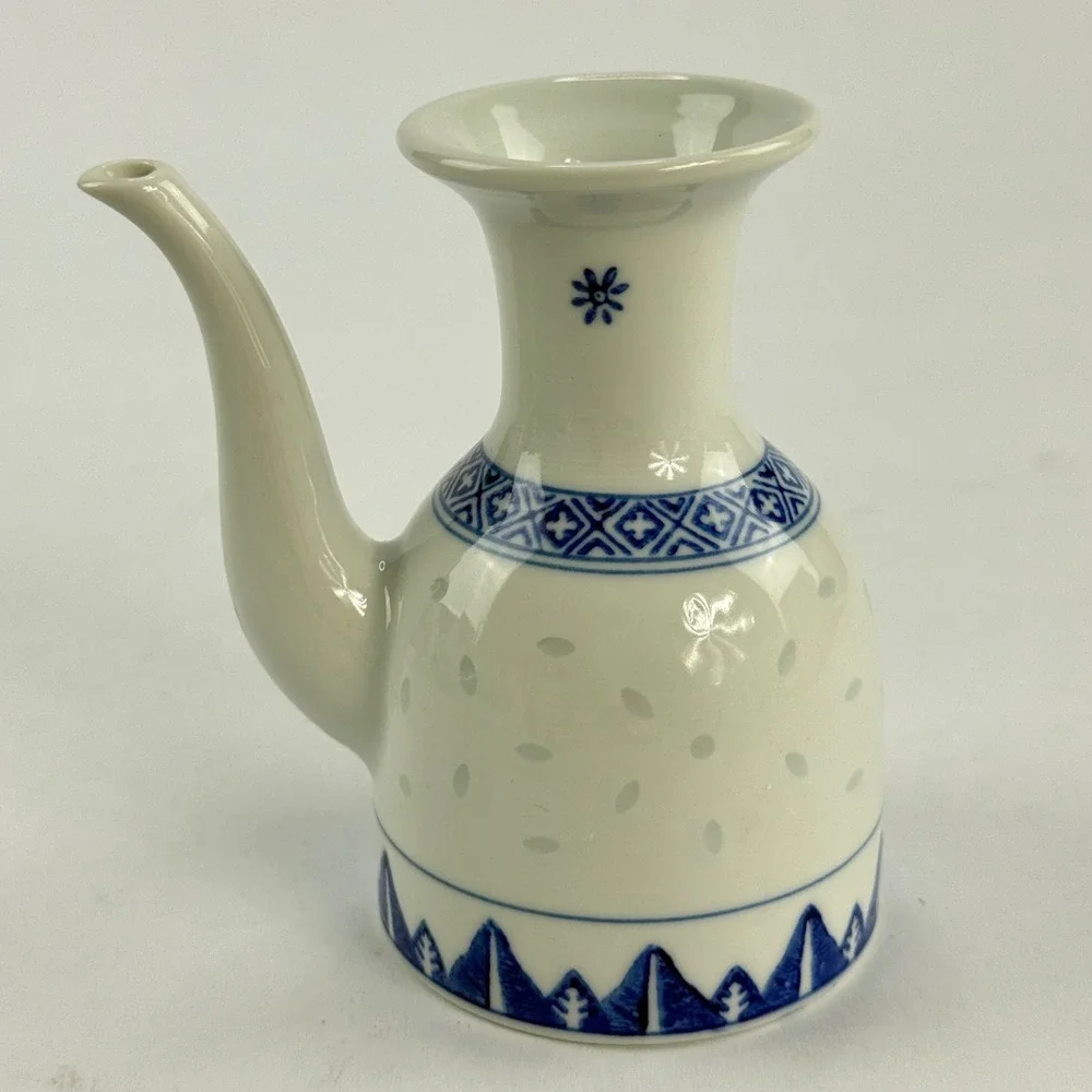 Vintage Chinese Blue and White Rice Grain Porcelain‎ Soy Sauce Dispenser Server